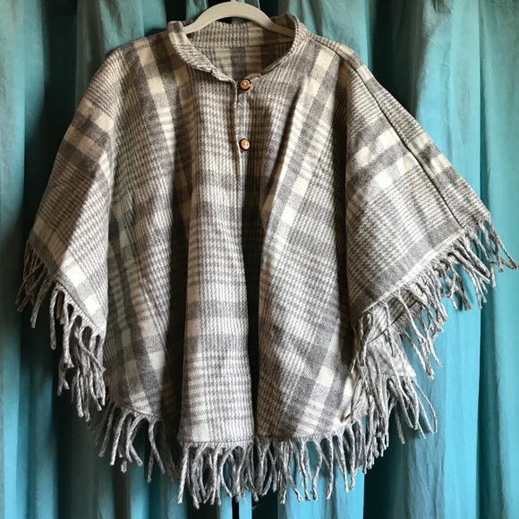 Amazing gray & cream colored poncho/cape - OSFM - Picture 1 of 3